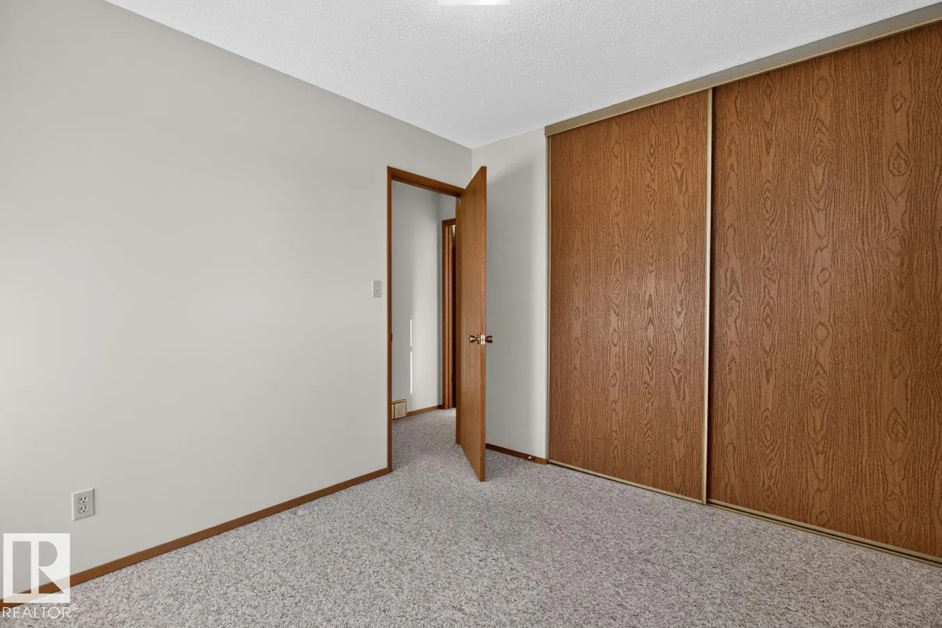 3047 143 AV NW