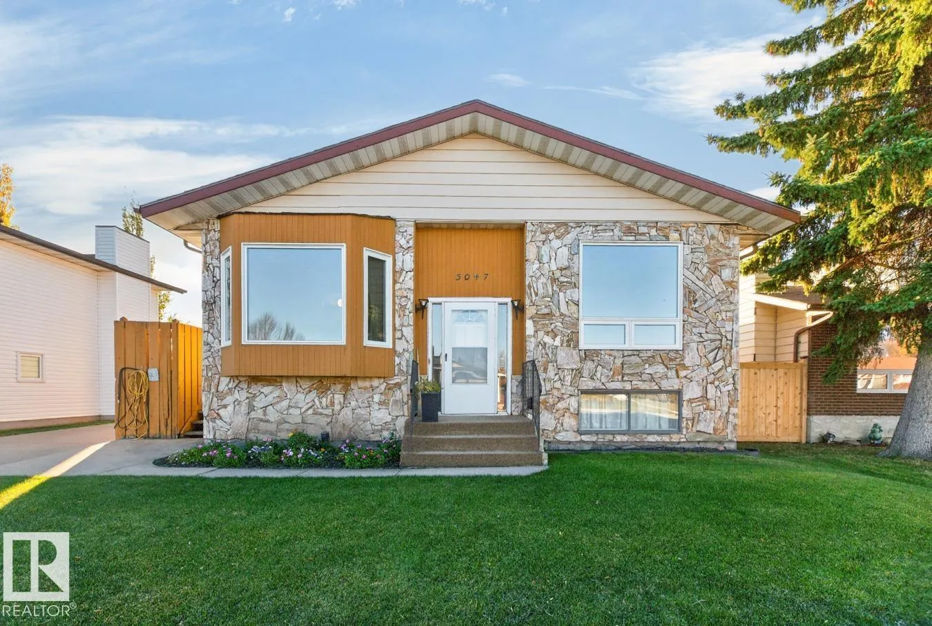 3047 143 AV NW