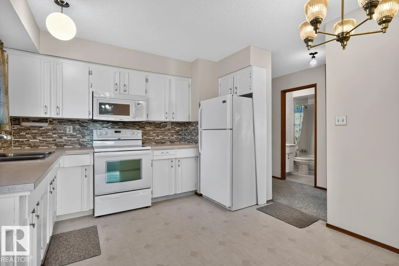 3047 143 AV NW