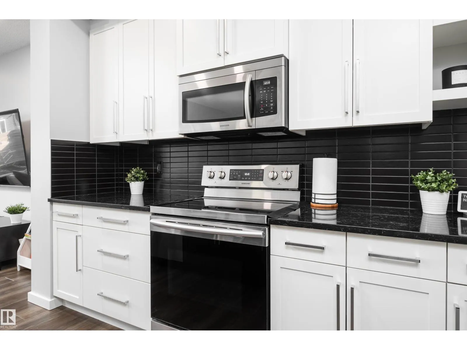 310 41 ST SW