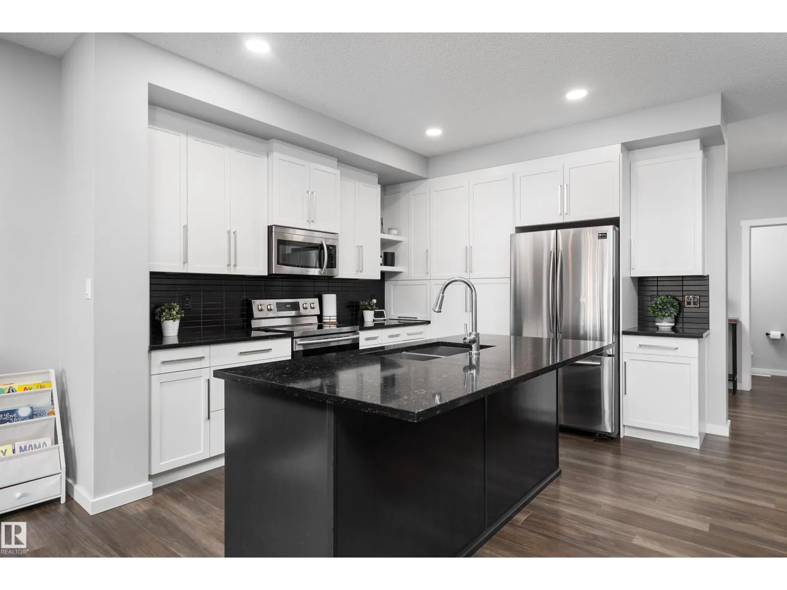 310 41 ST SW