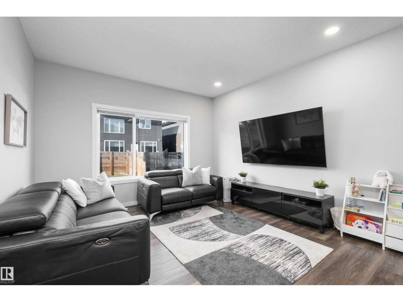 310 41 ST SW