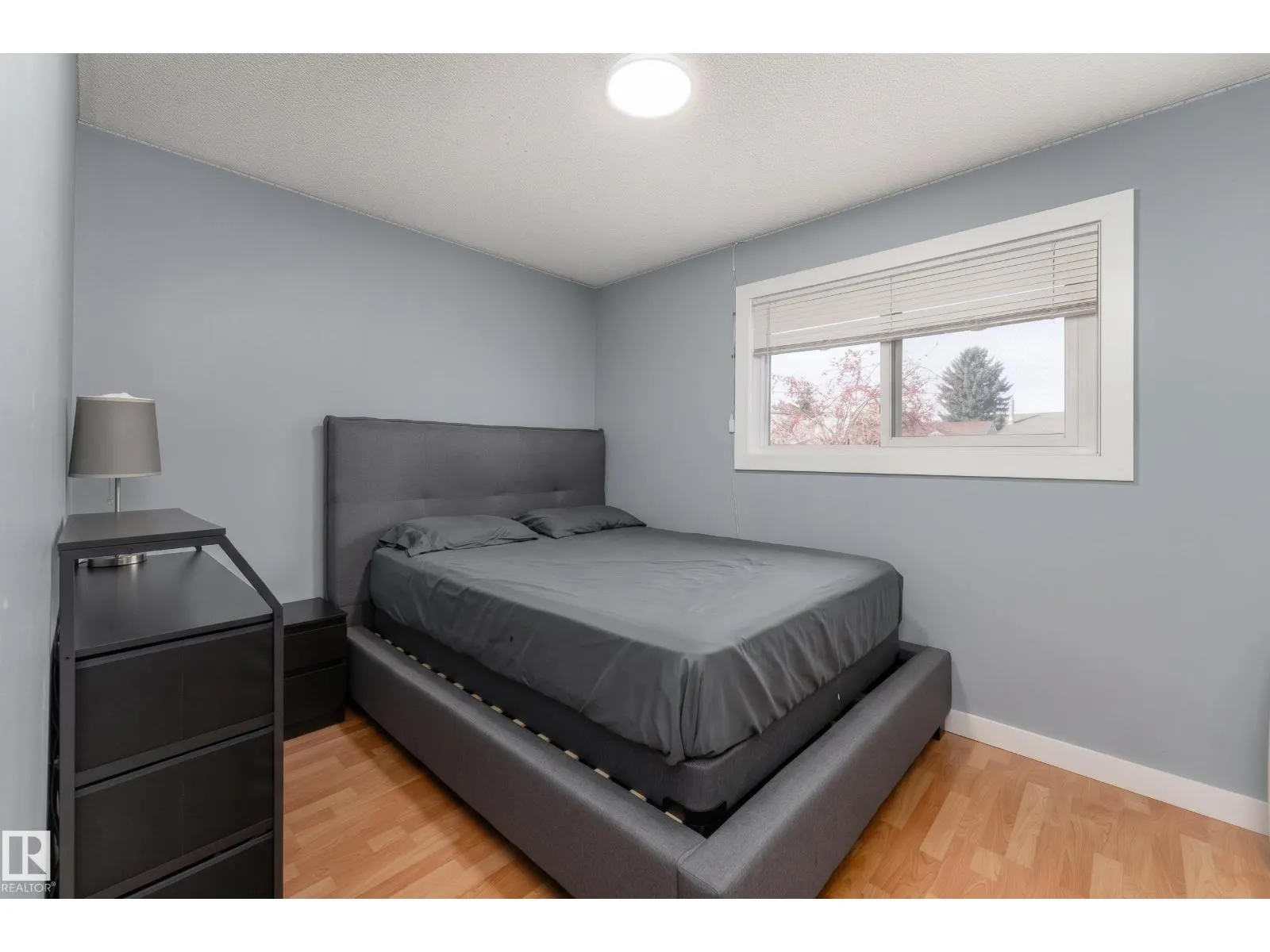 4535 30 AV NW