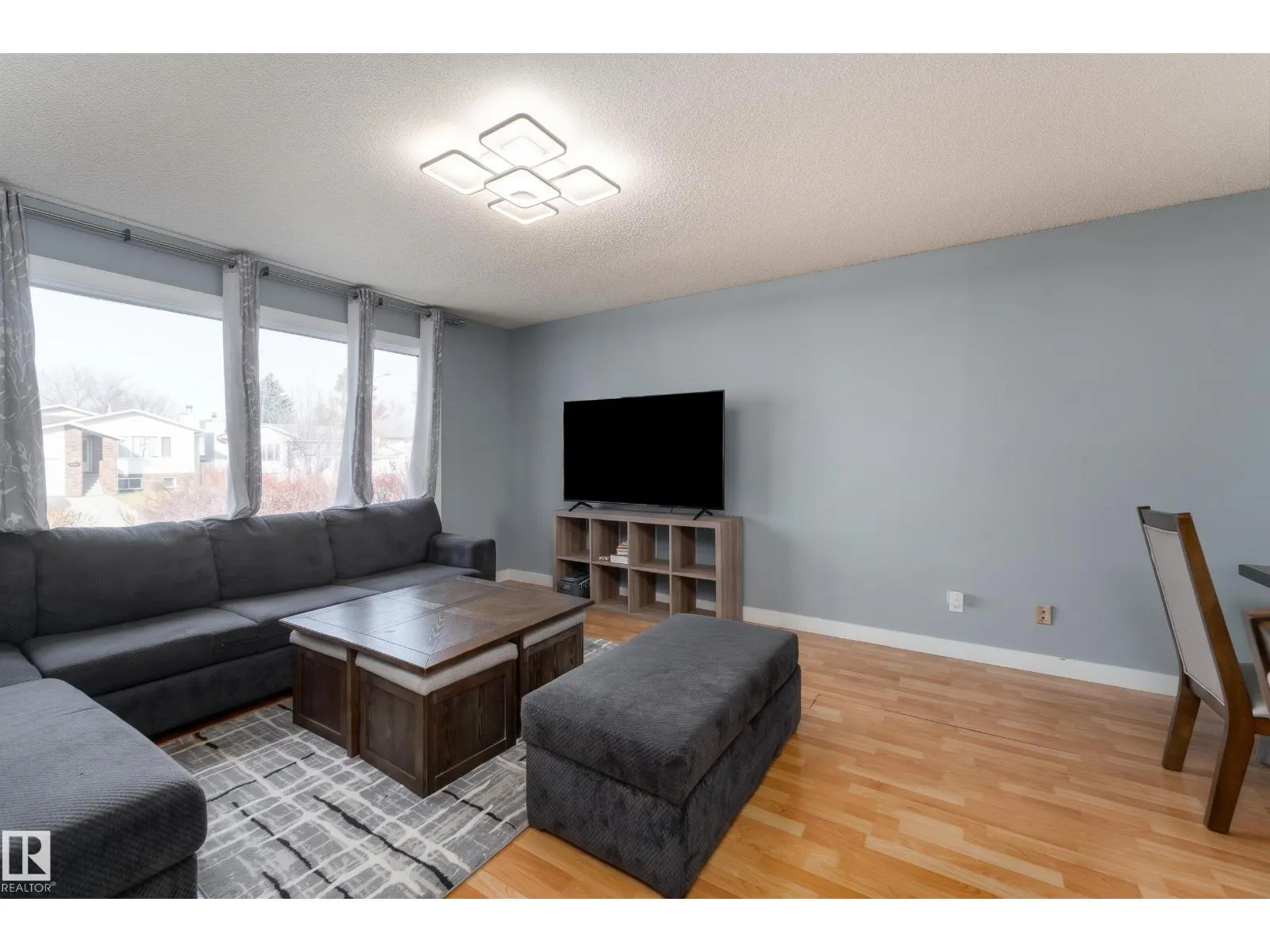 4535 30 AV NW