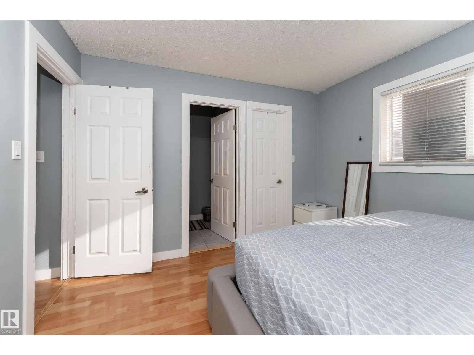 4535 30 AV NW