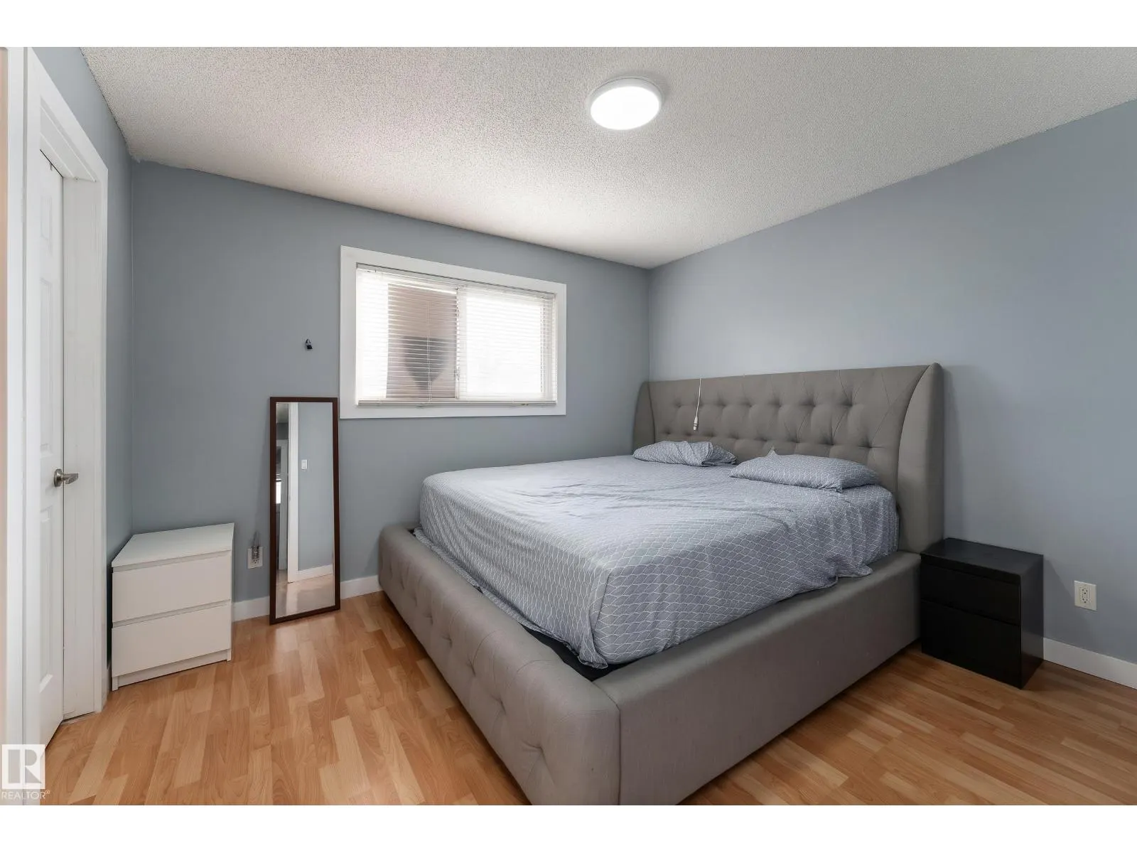4535 30 AV NW