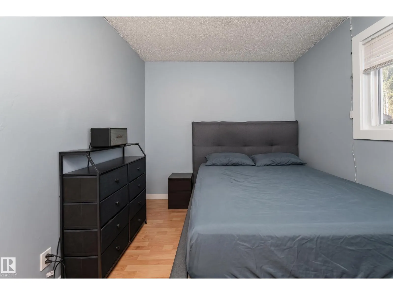 4535 30 AV NW