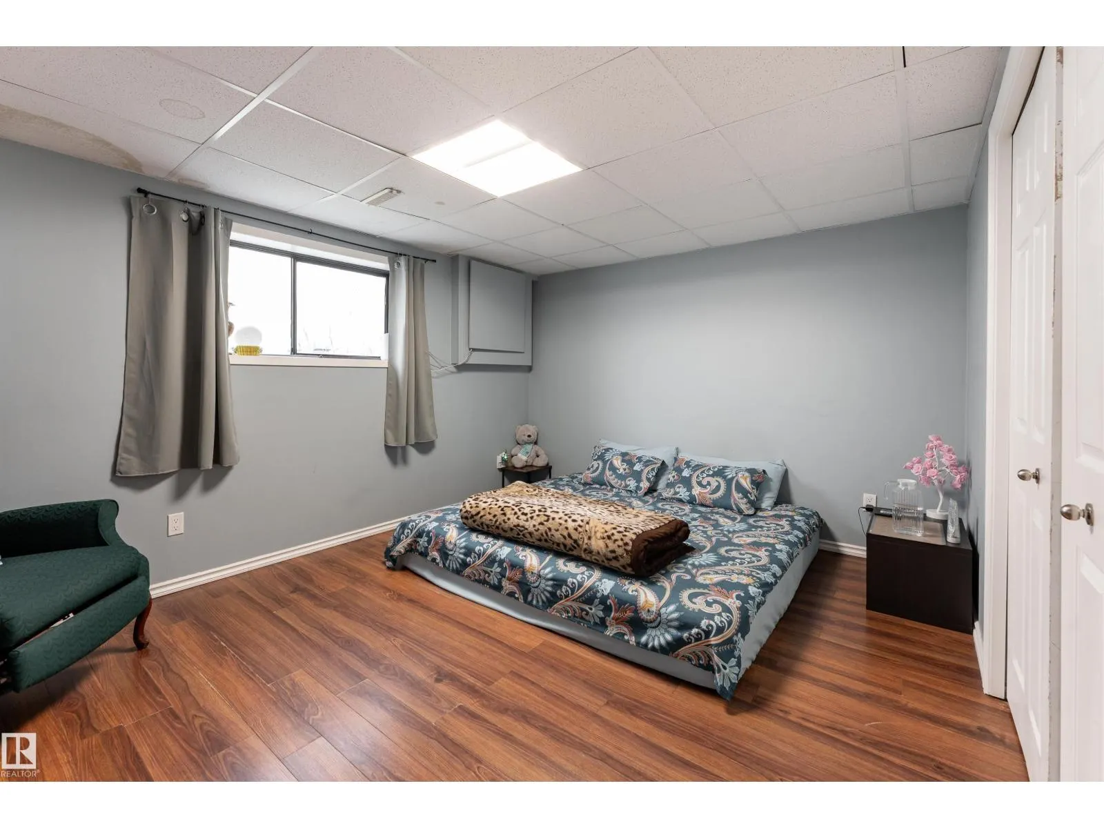 4535 30 AV NW