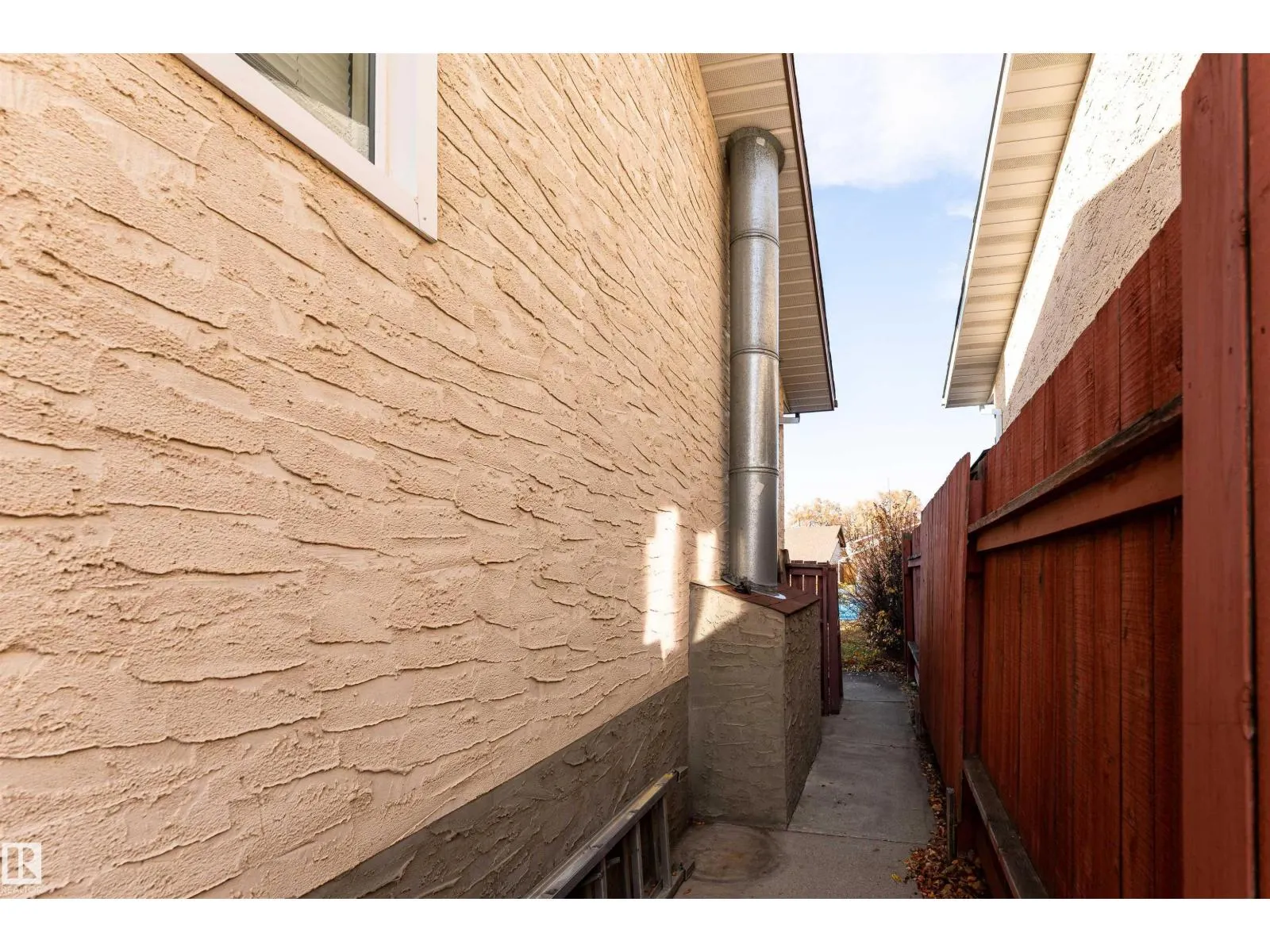 4535 30 AV NW