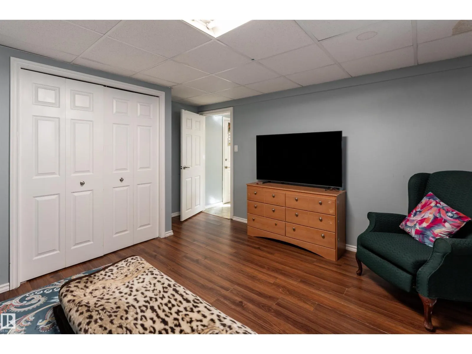 4535 30 AV NW