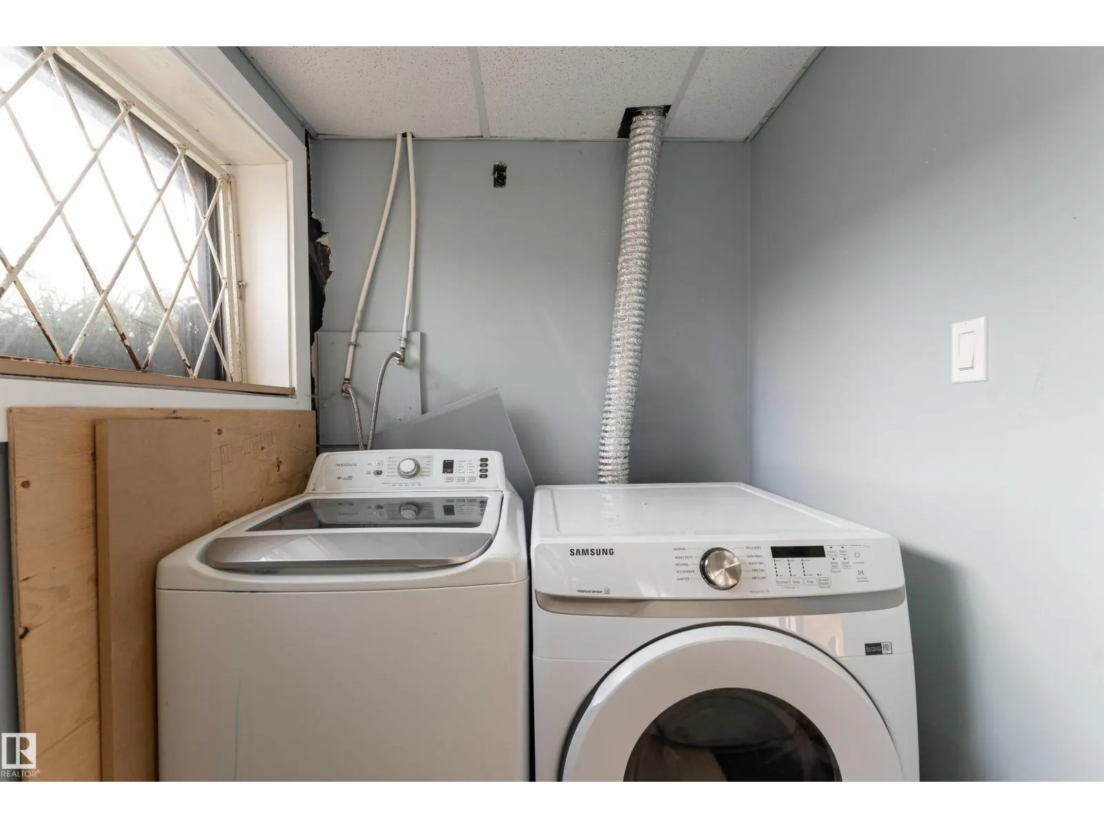 4535 30 AV NW
