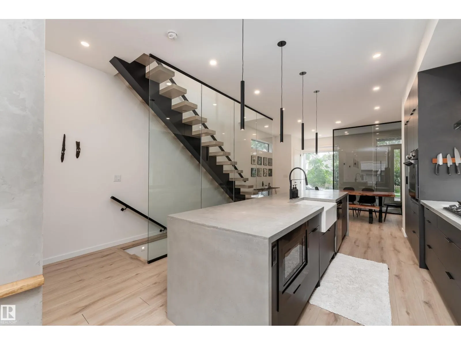10138 90 ST NW