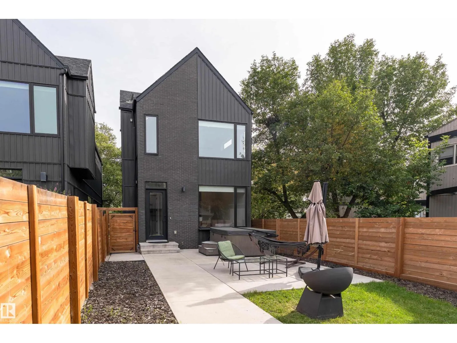 10138 90 ST NW