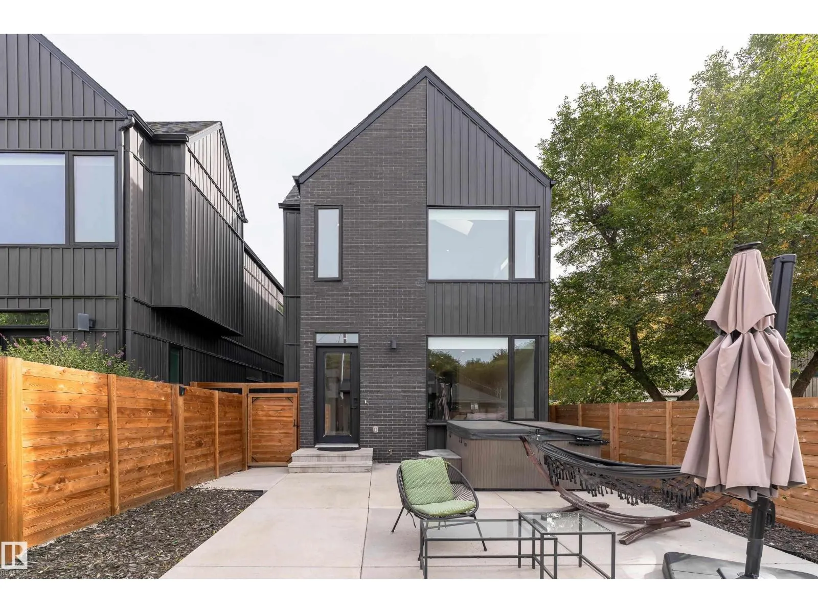 10138 90 ST NW