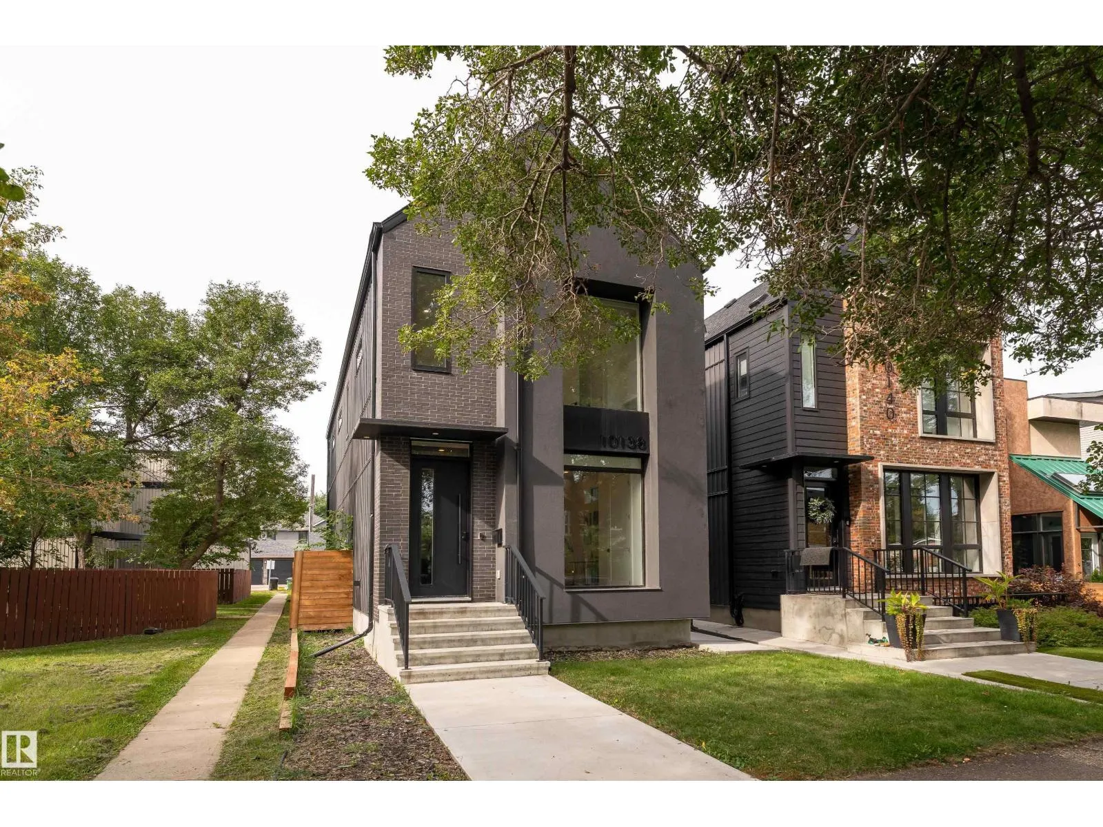 10138 90 ST NW