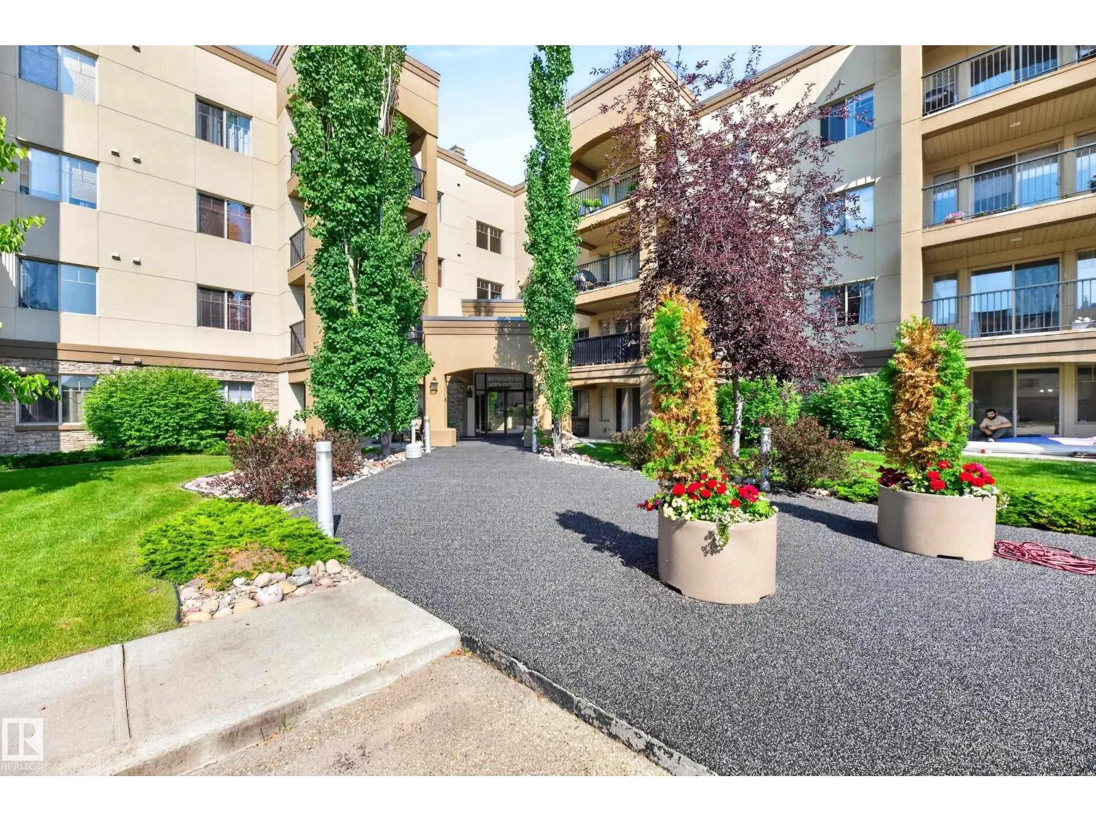 #425 400 PALISADES WY