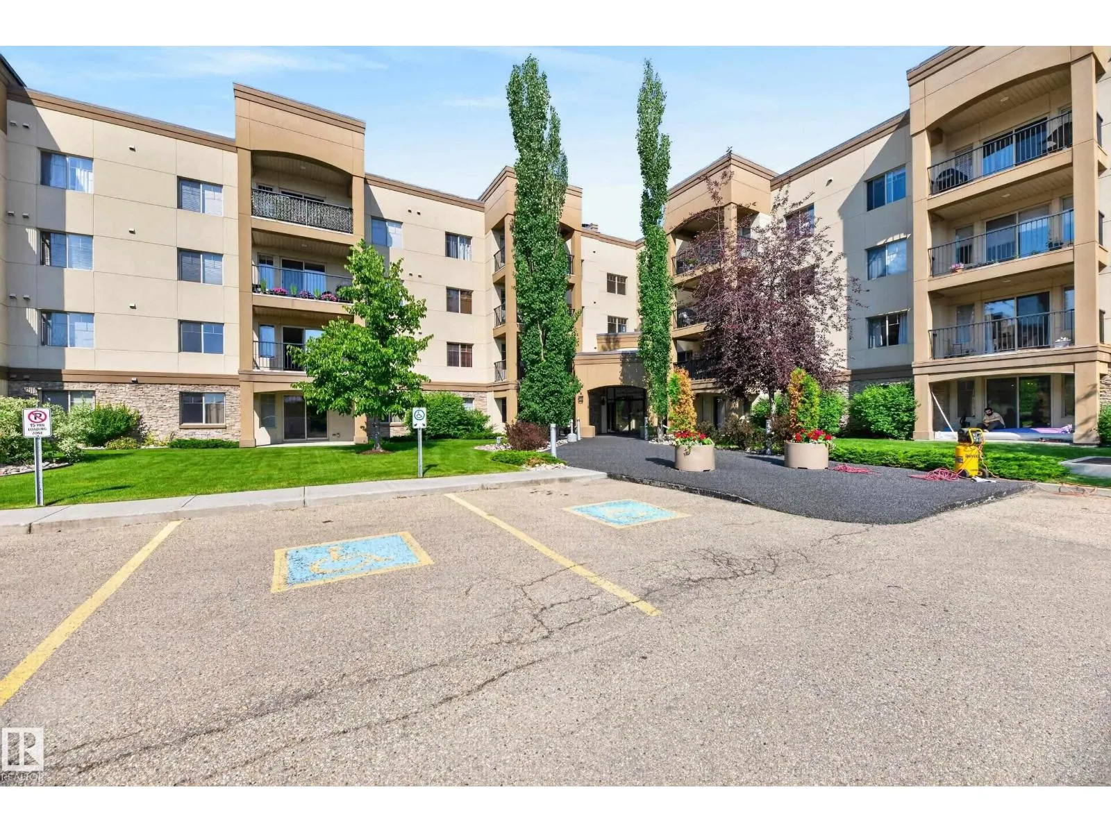 #425 400 PALISADES WY