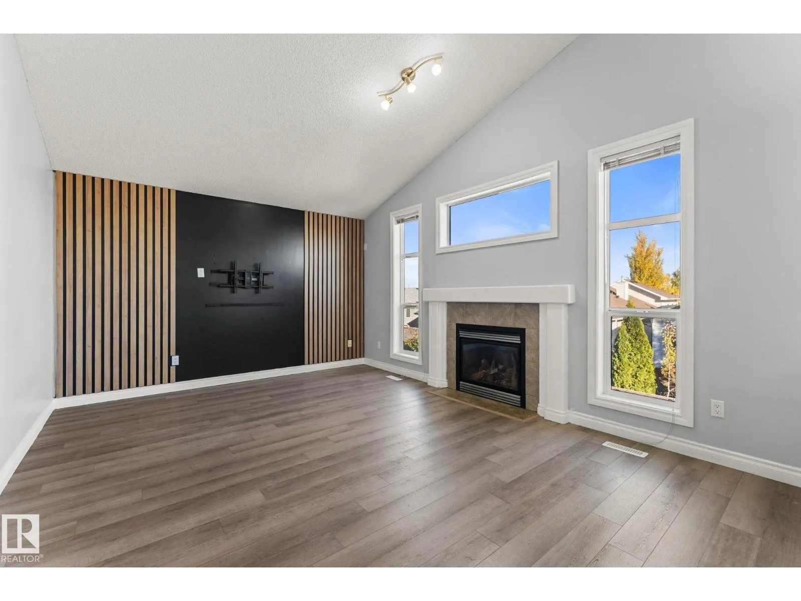 15407 47 ST NW NW