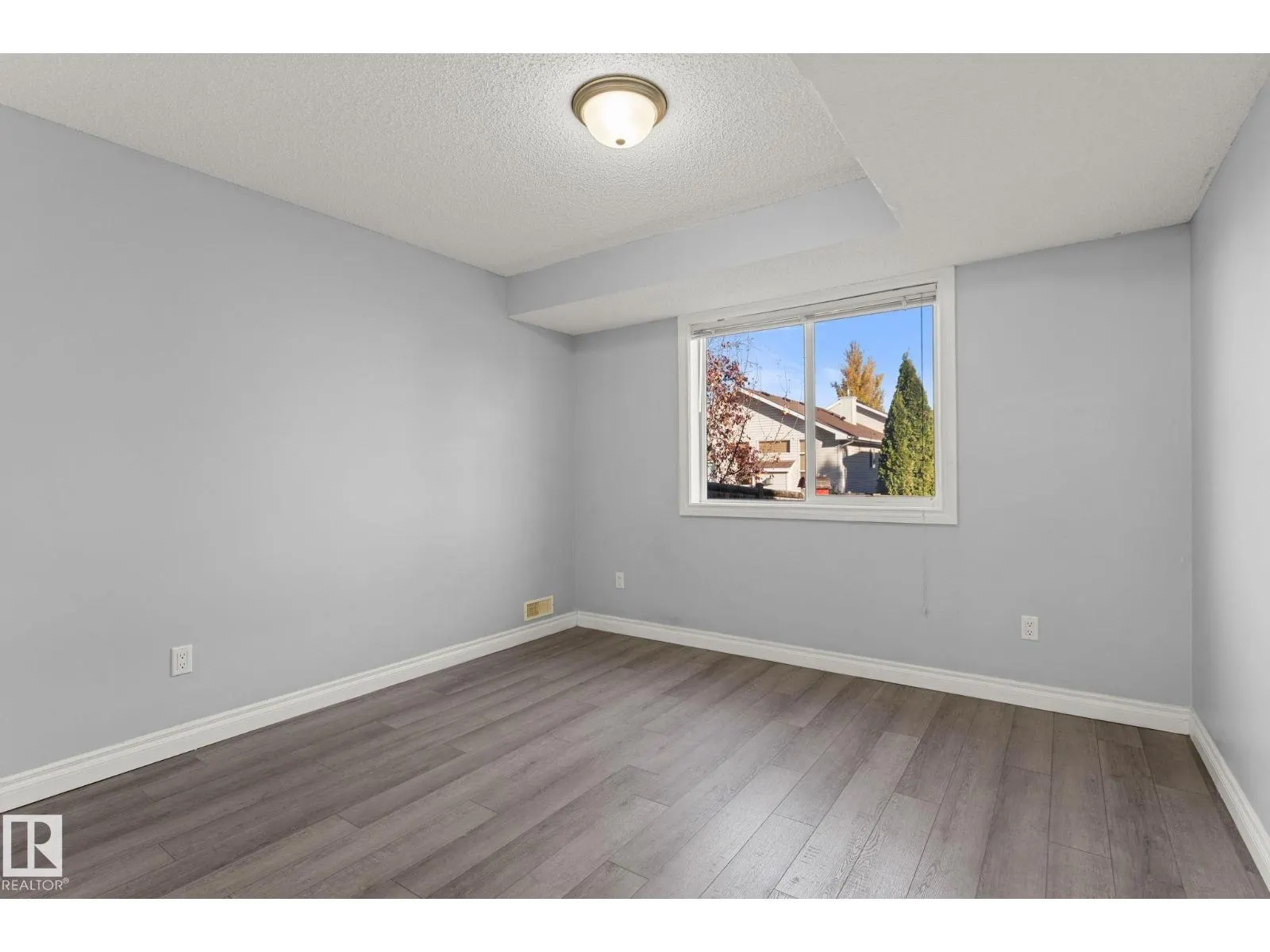 15407 47 ST NW NW