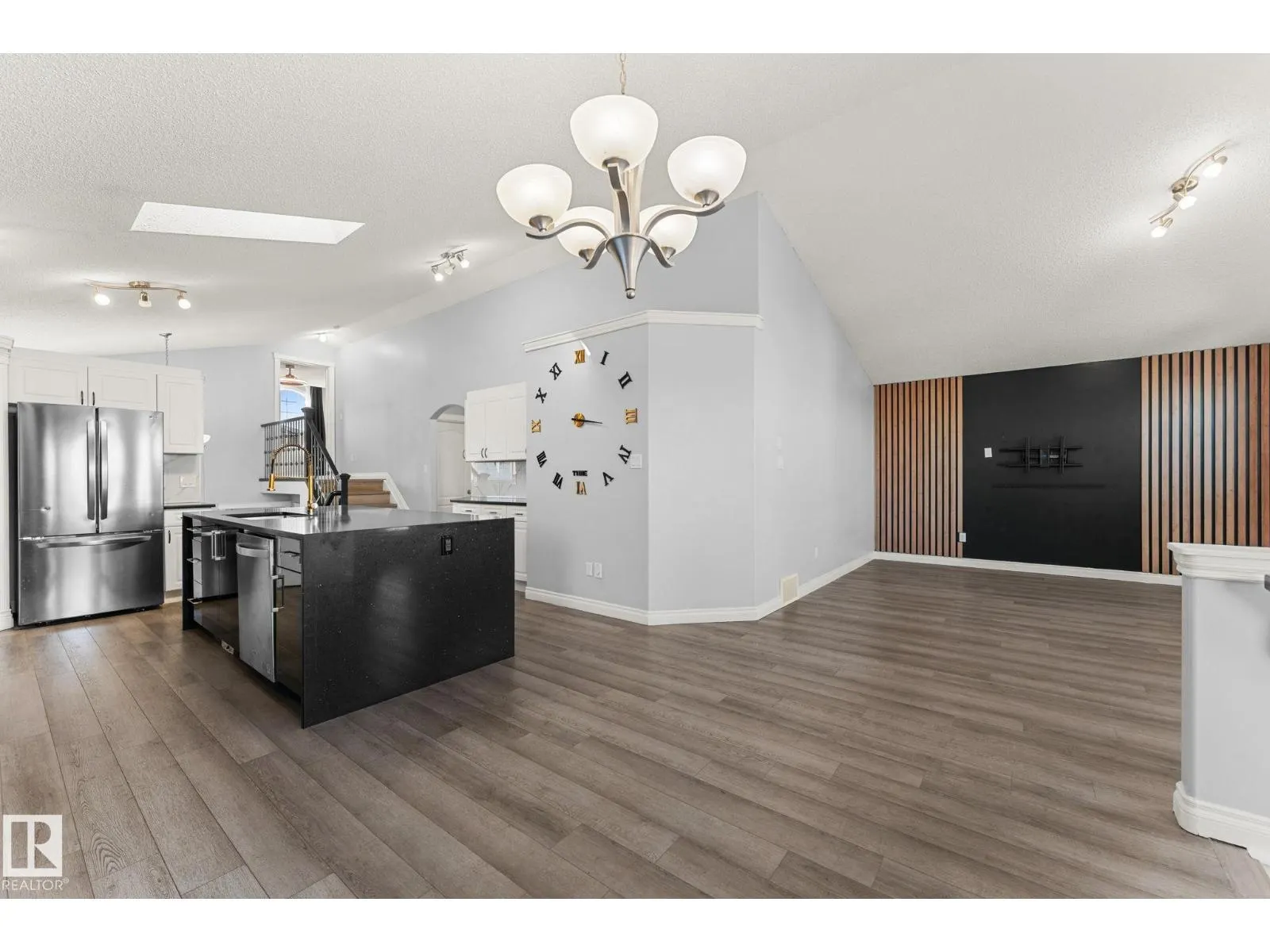 15407 47 ST NW NW