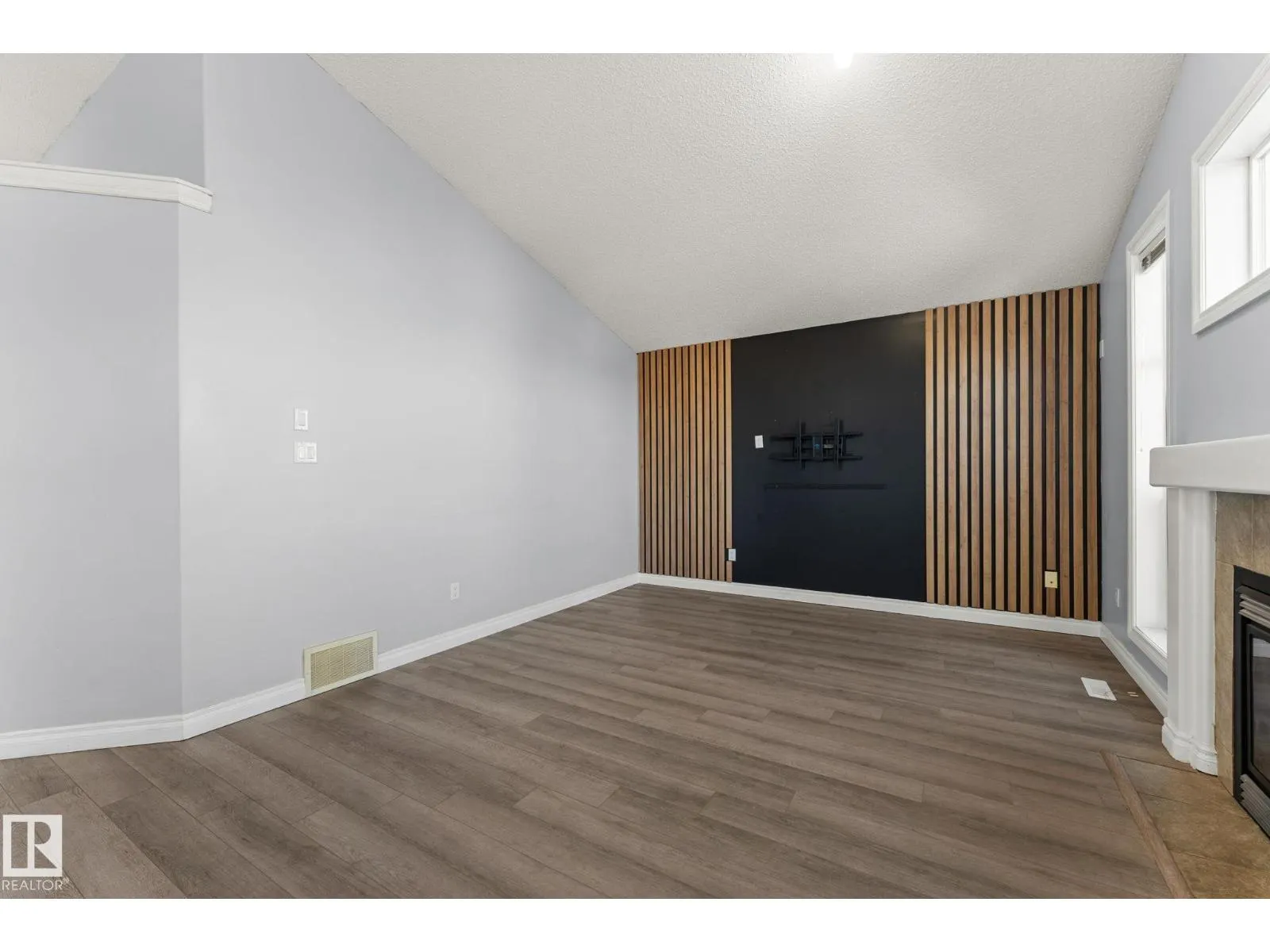 15407 47 ST NW NW