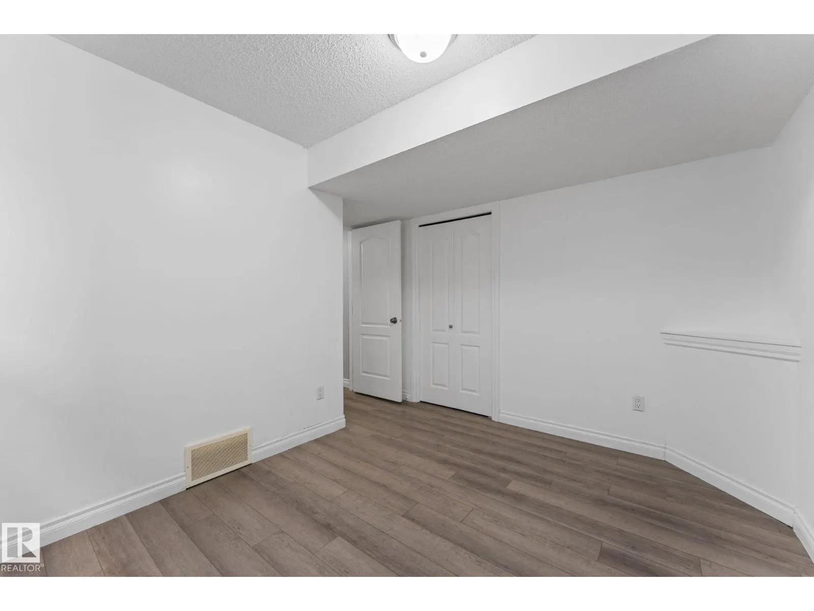 15407 47 ST NW NW