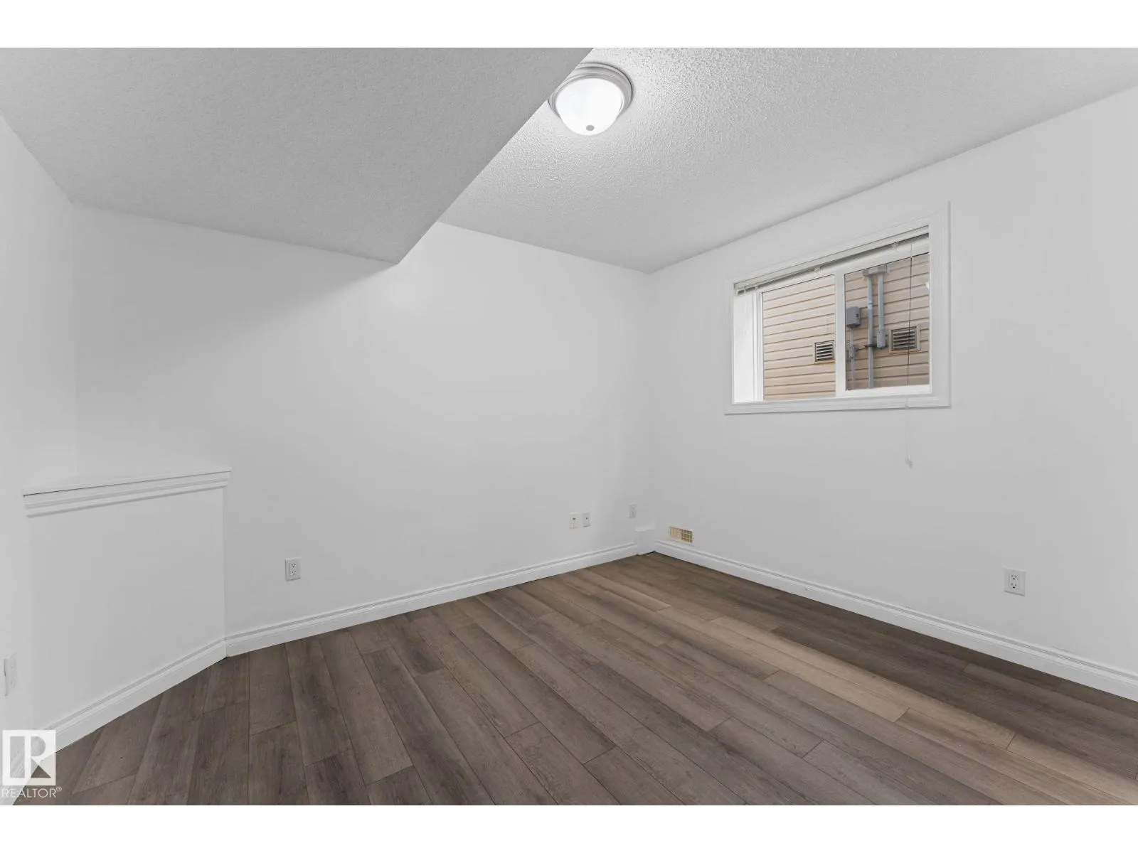 15407 47 ST NW NW