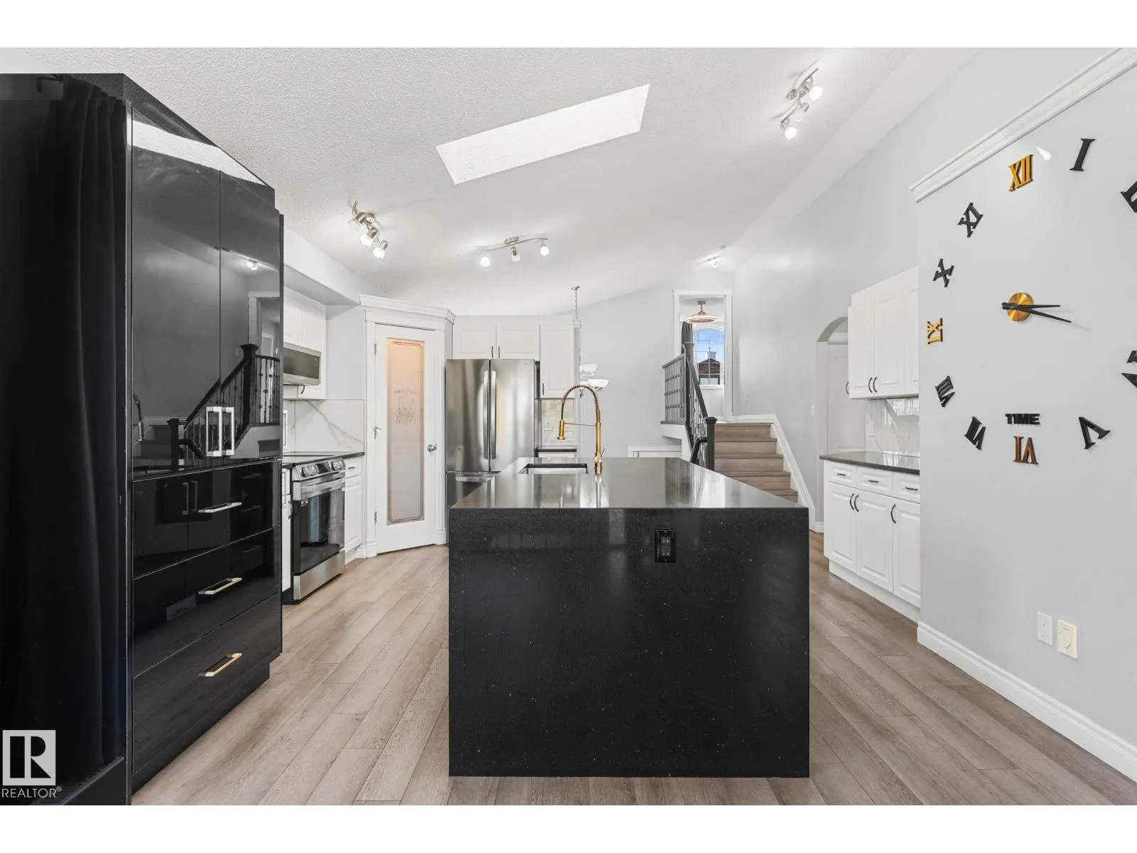 15407 47 ST NW NW