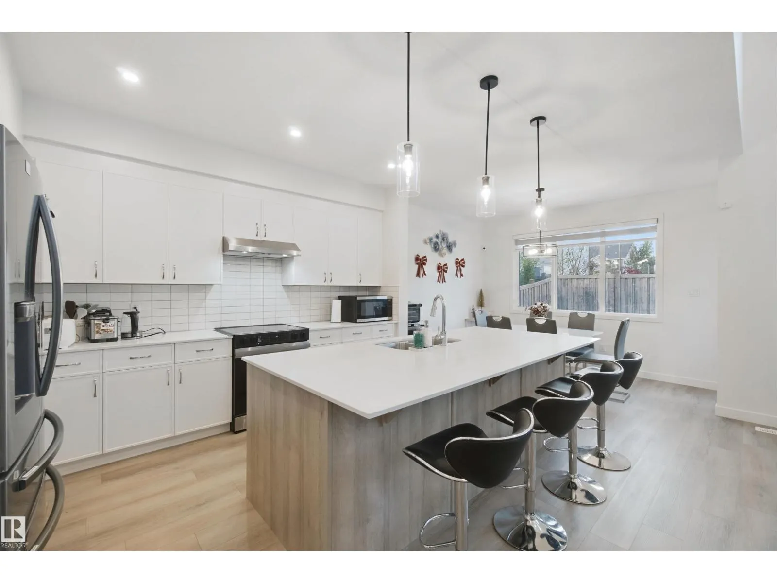 8178 222A ST NW
