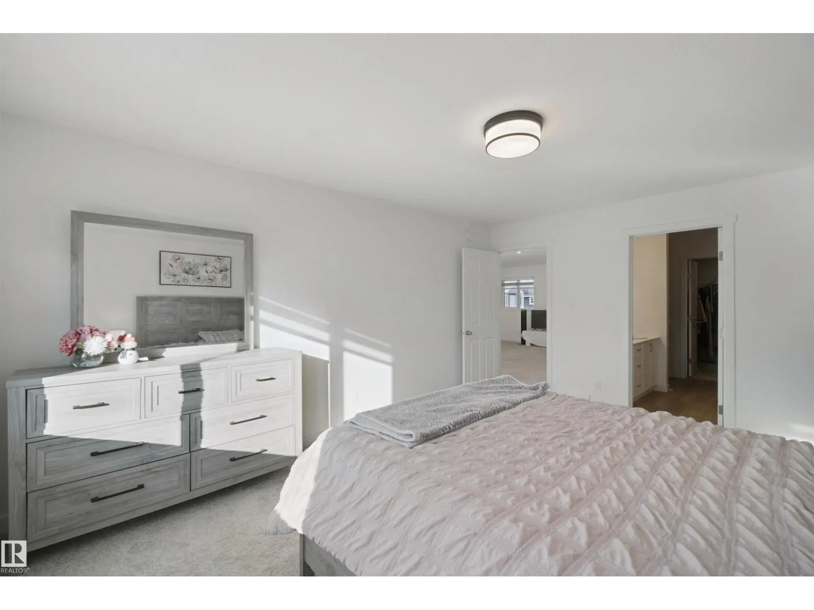 8178 222A ST NW