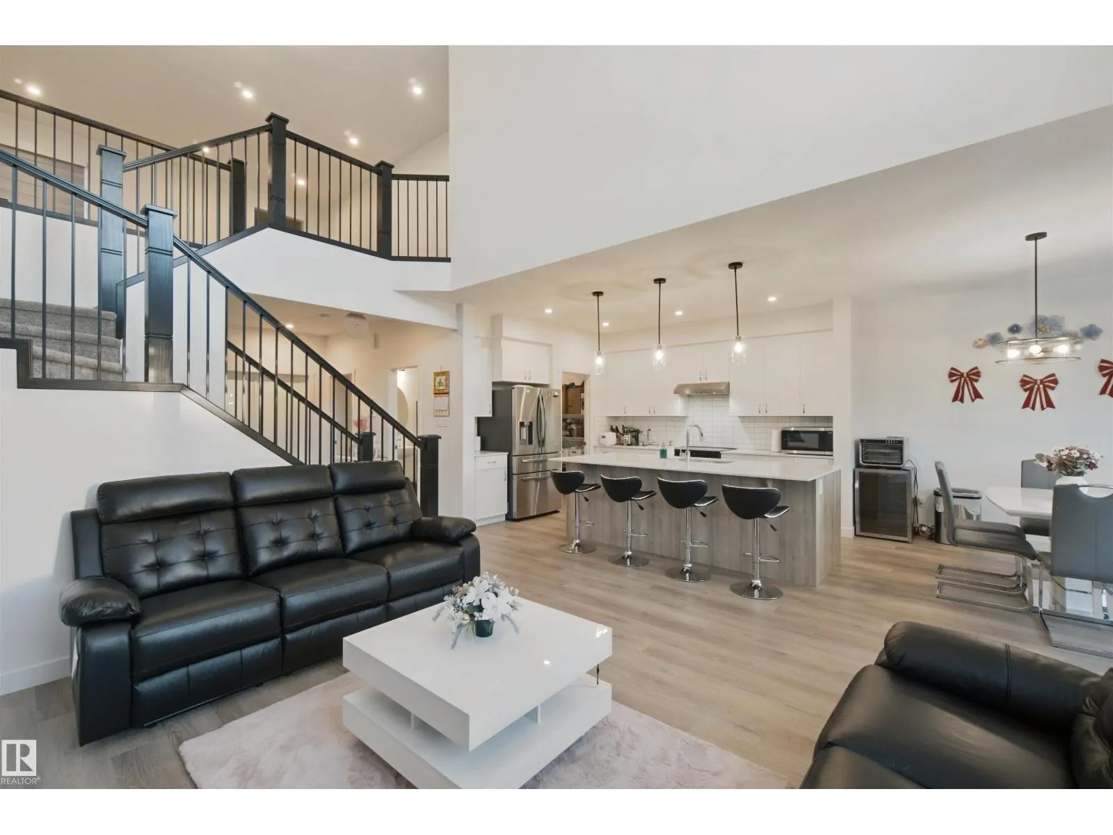 8178 222A ST NW