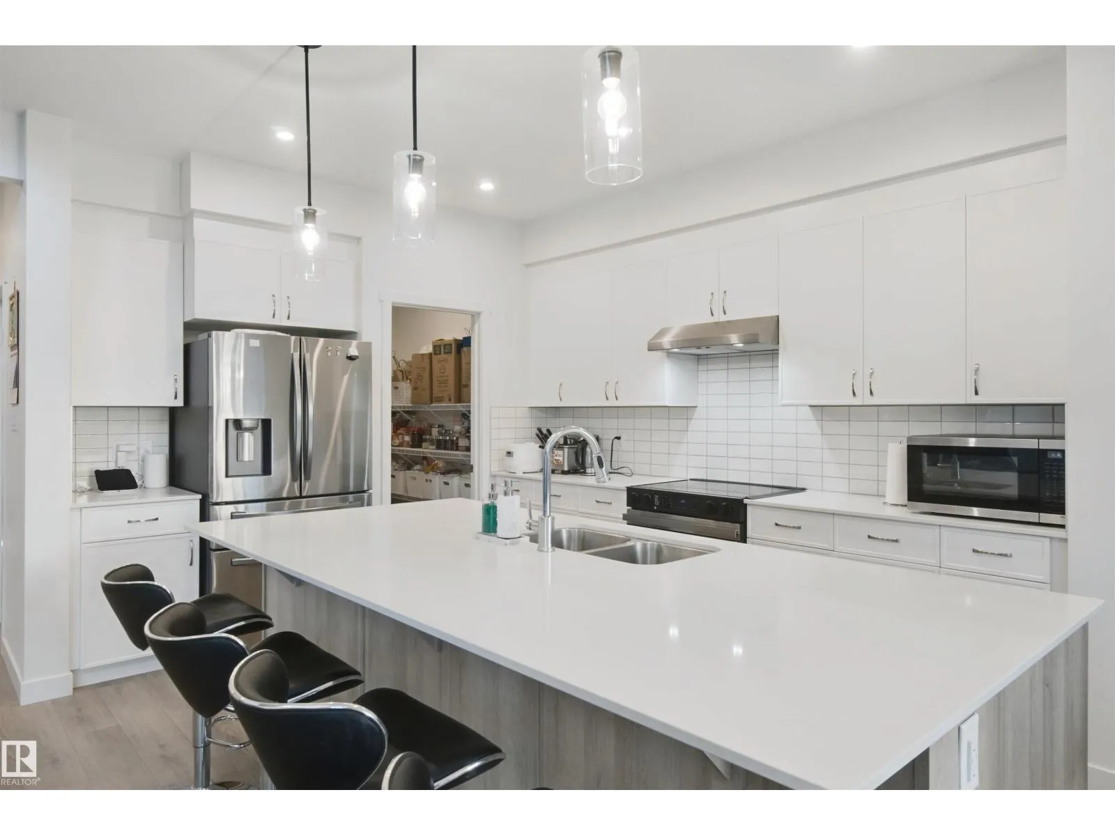 8178 222A ST NW