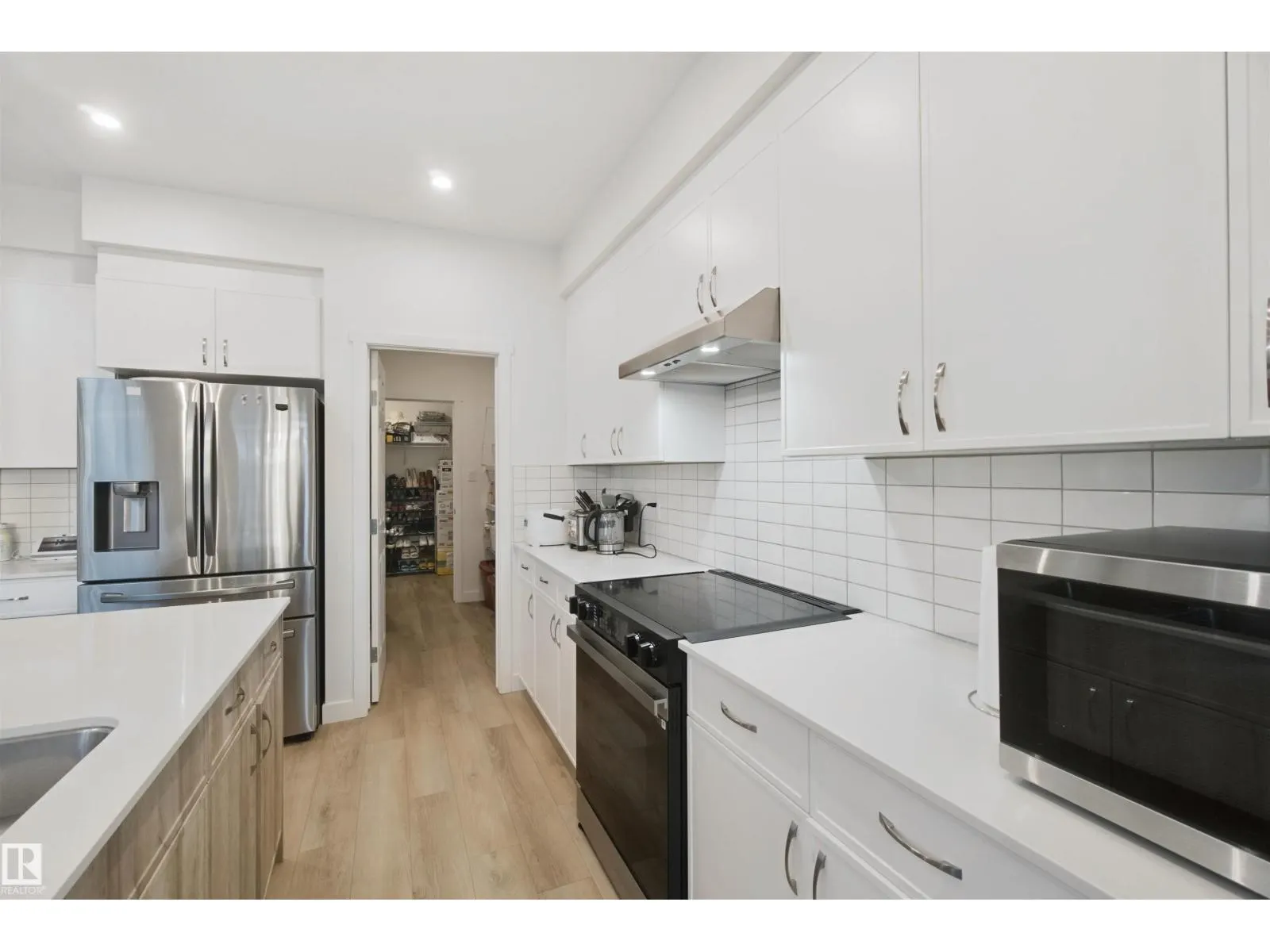 8178 222A ST NW