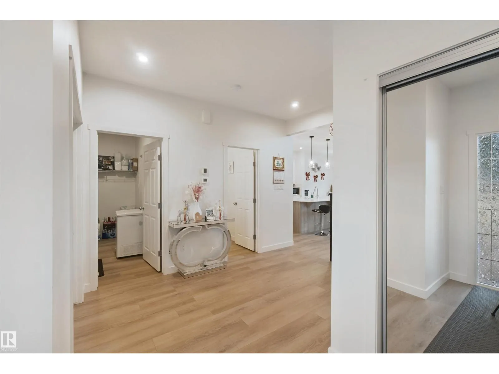 8178 222A ST NW