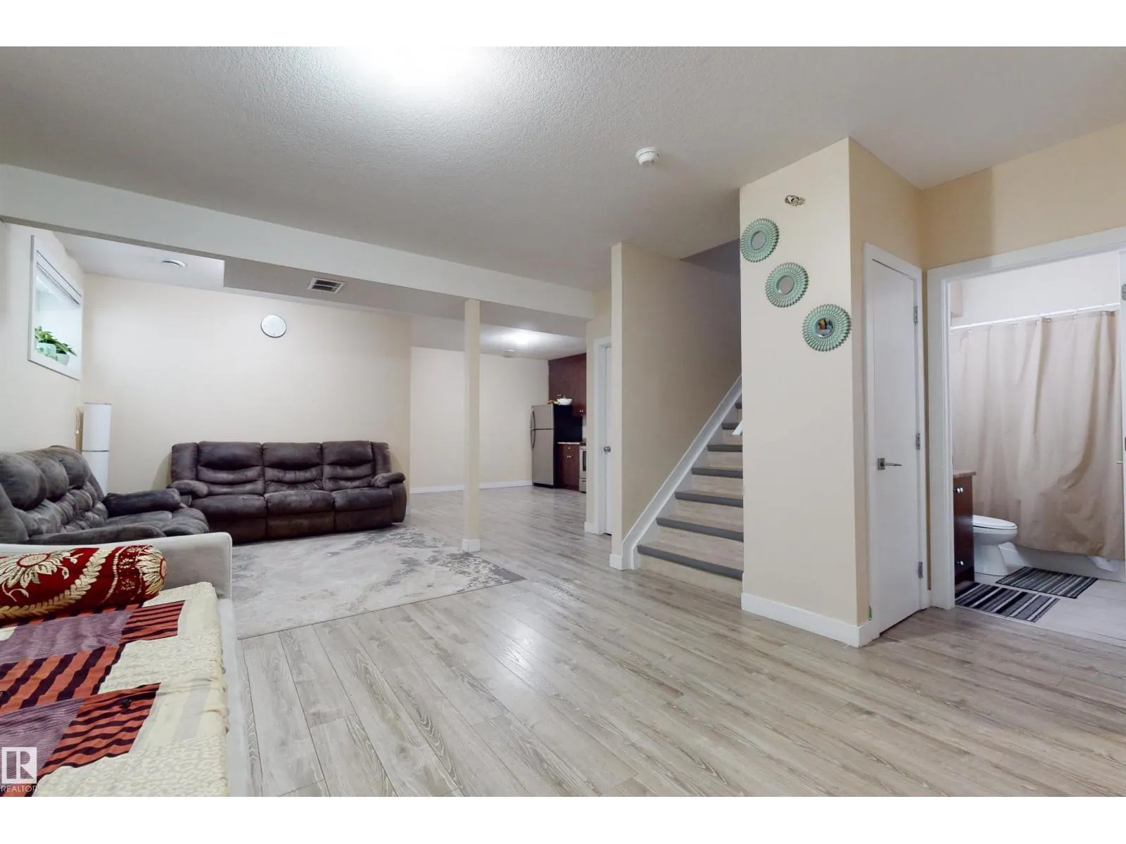 2617 21a AV NW