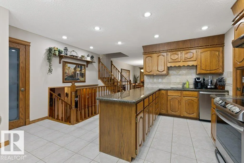 21 LORNE CR