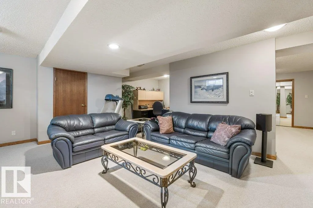 21 LORNE CR