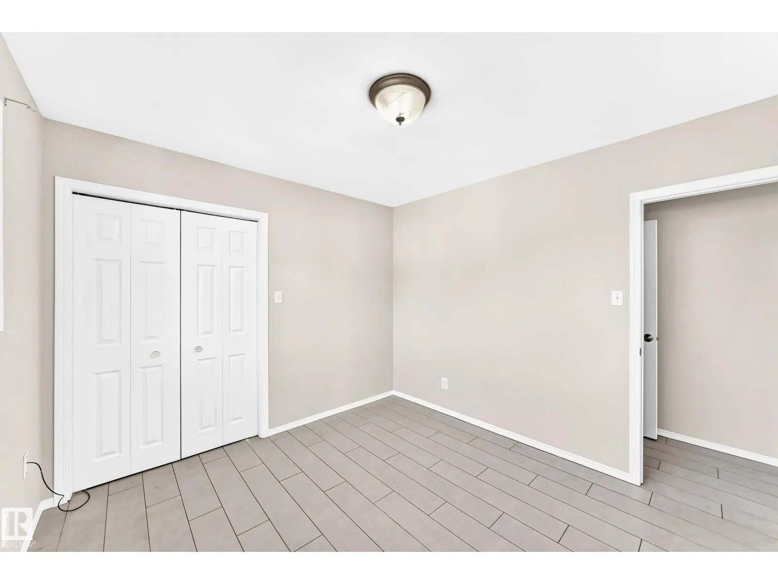 12217 88 ST NW
