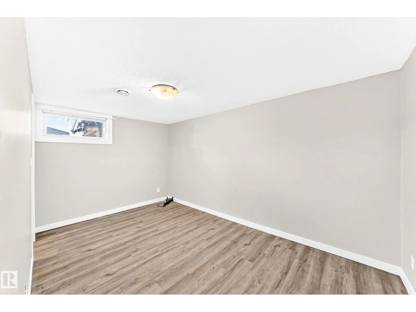 12217 88 ST NW