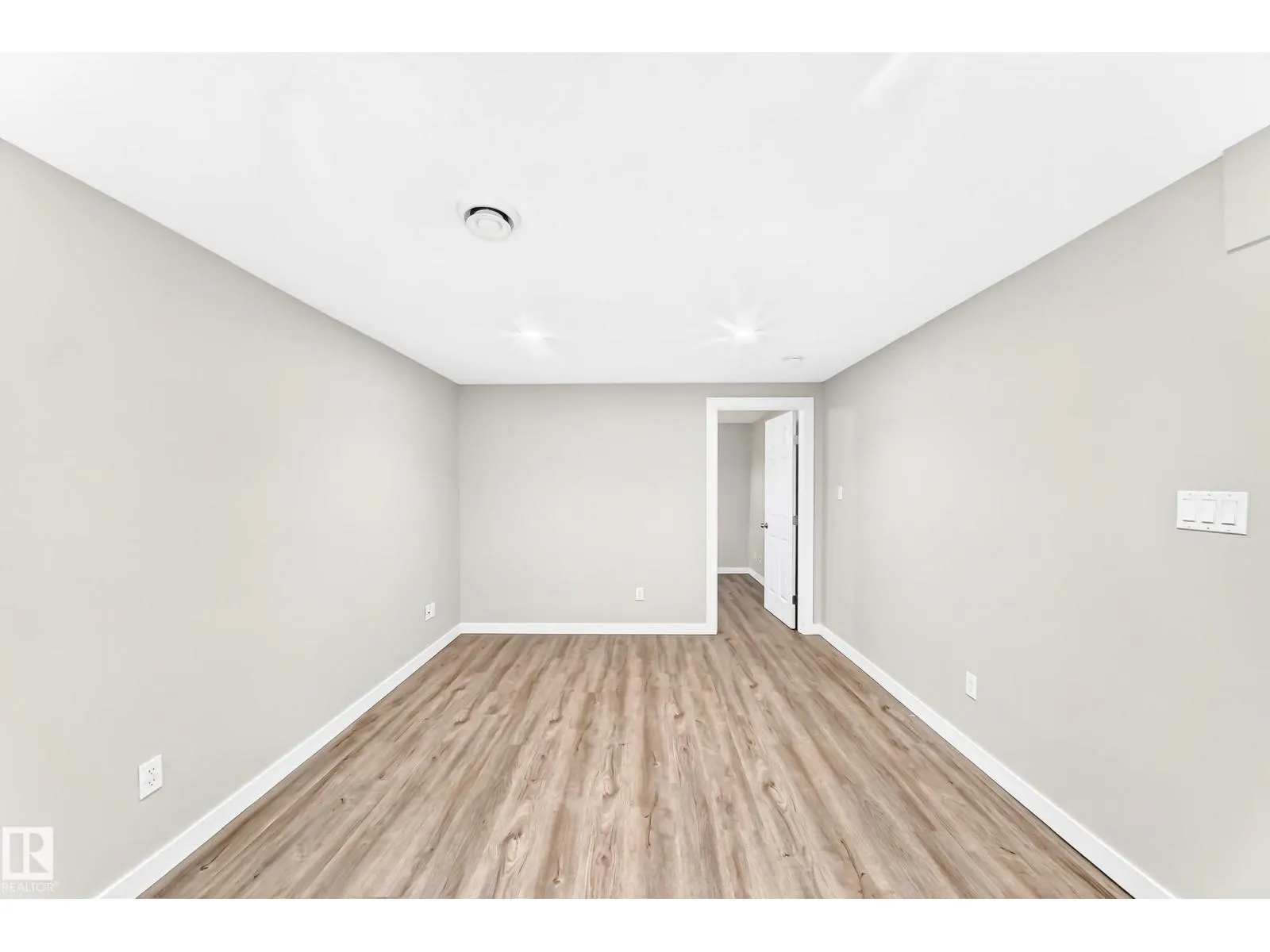 12217 88 ST NW