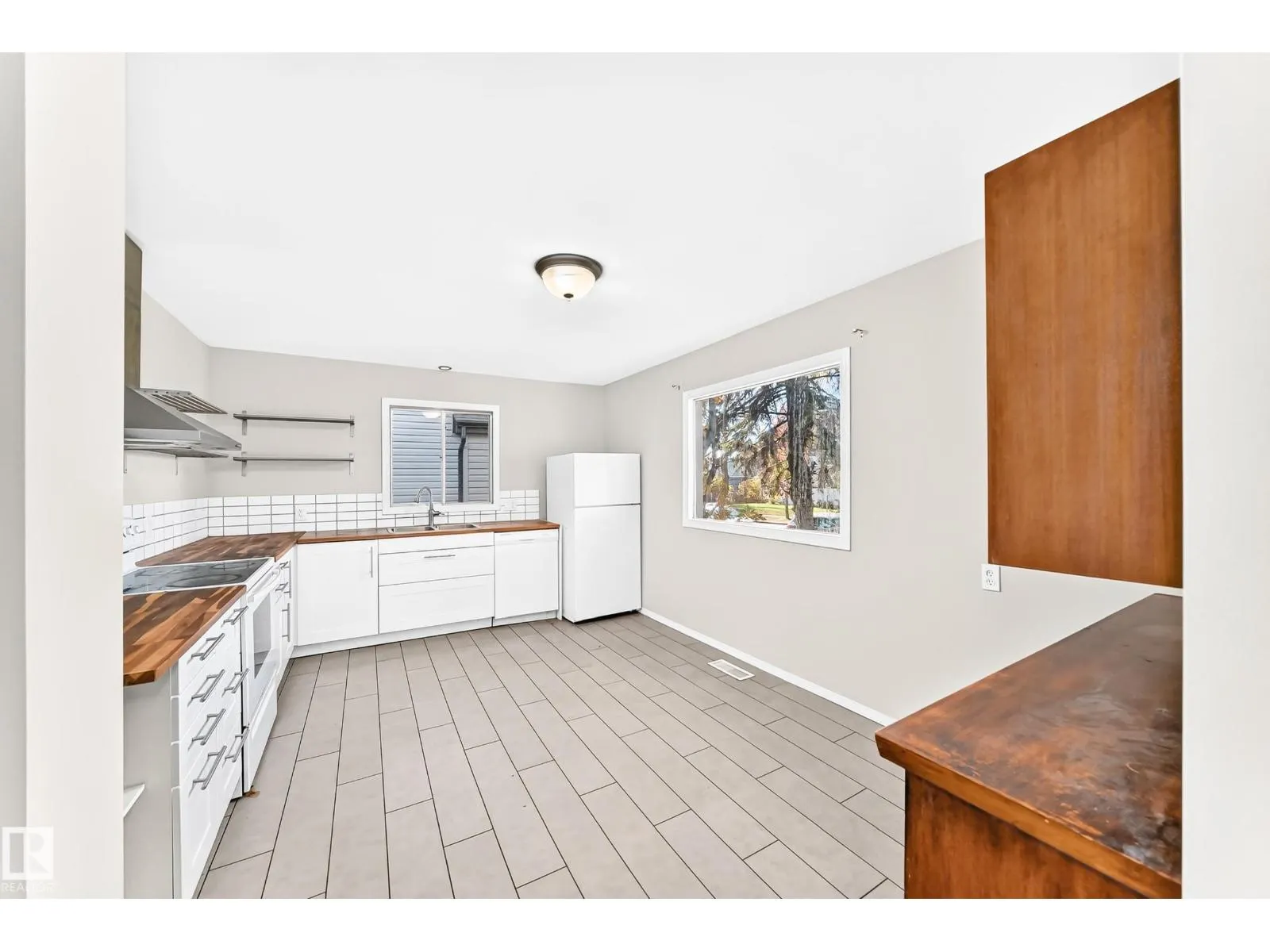 12217 88 ST NW