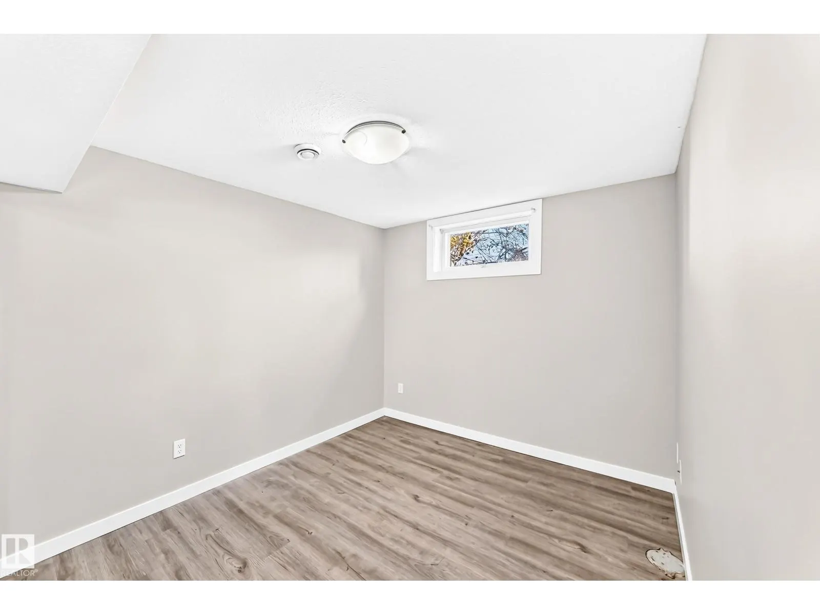 12217 88 ST NW