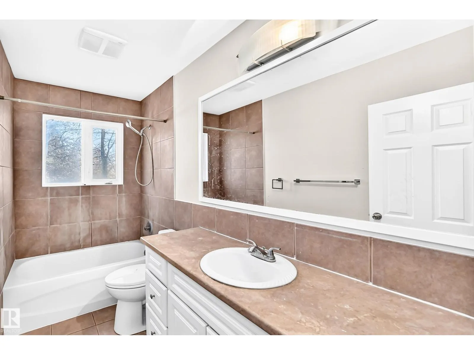 12217 88 ST NW