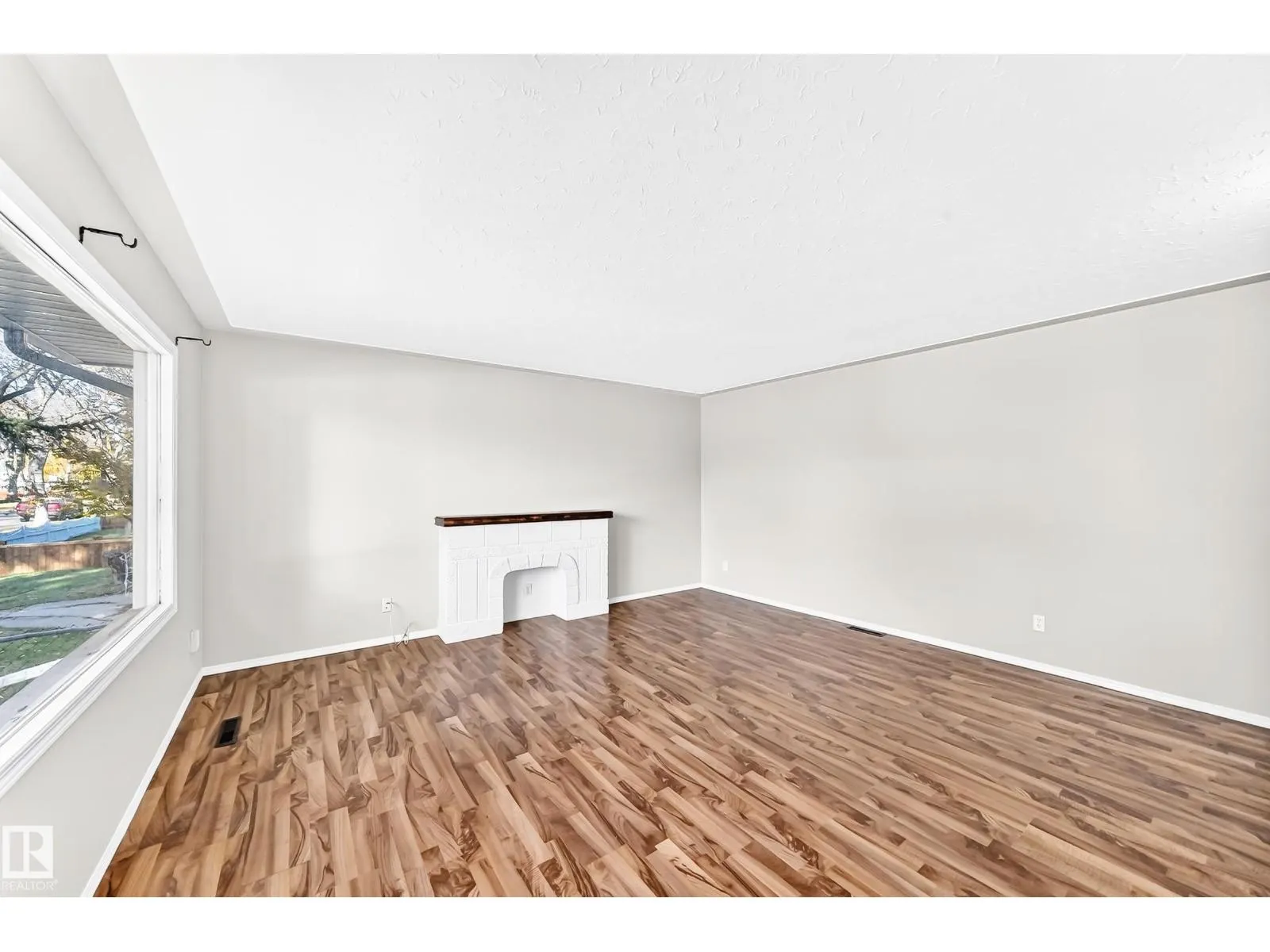 12217 88 ST NW