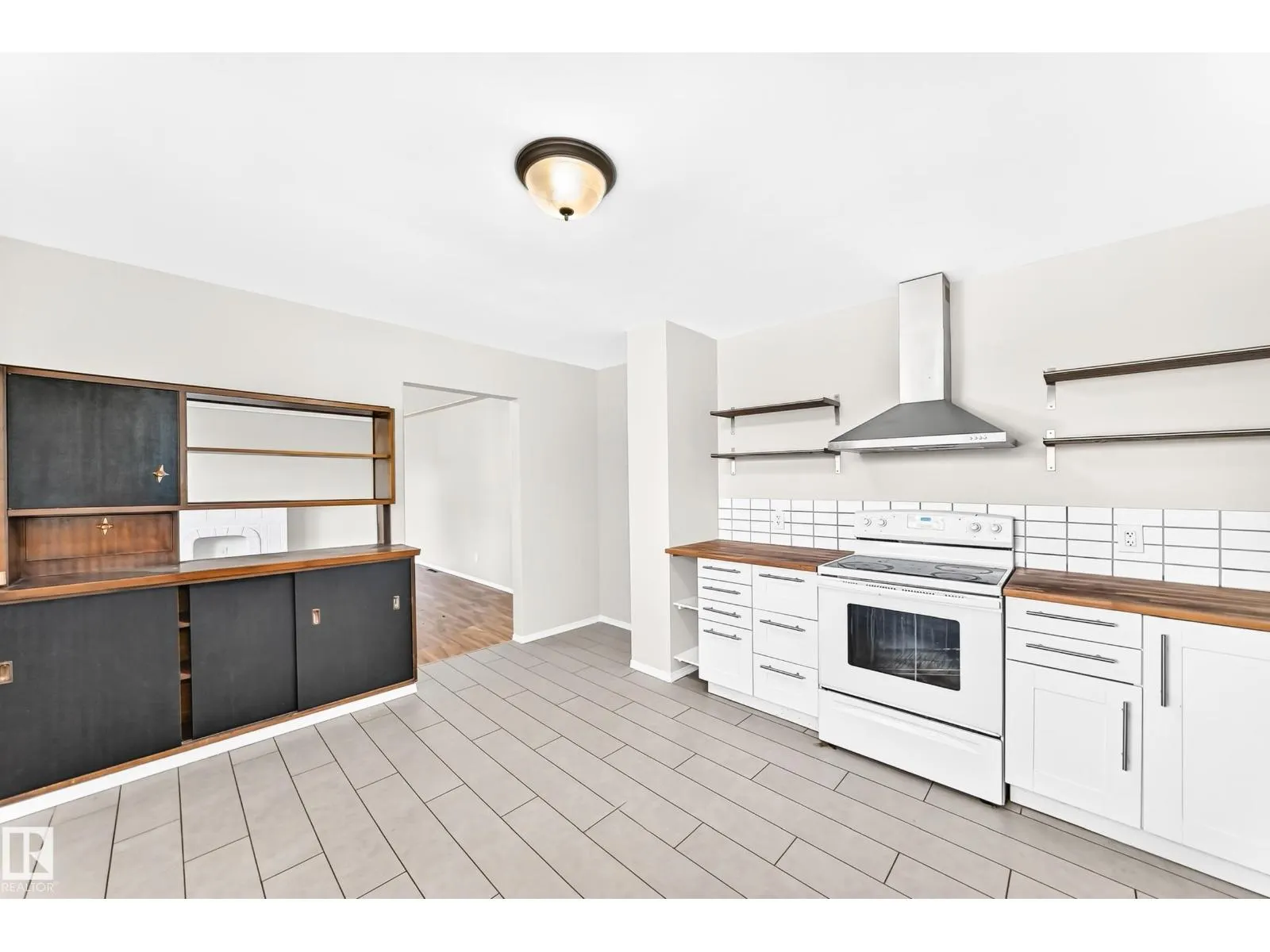 12217 88 ST NW