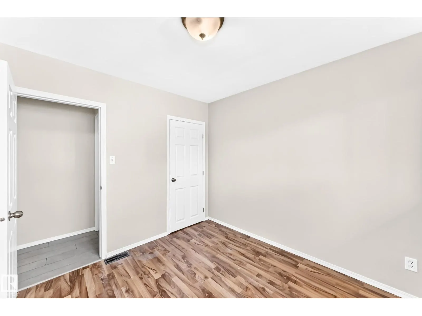 12217 88 ST NW