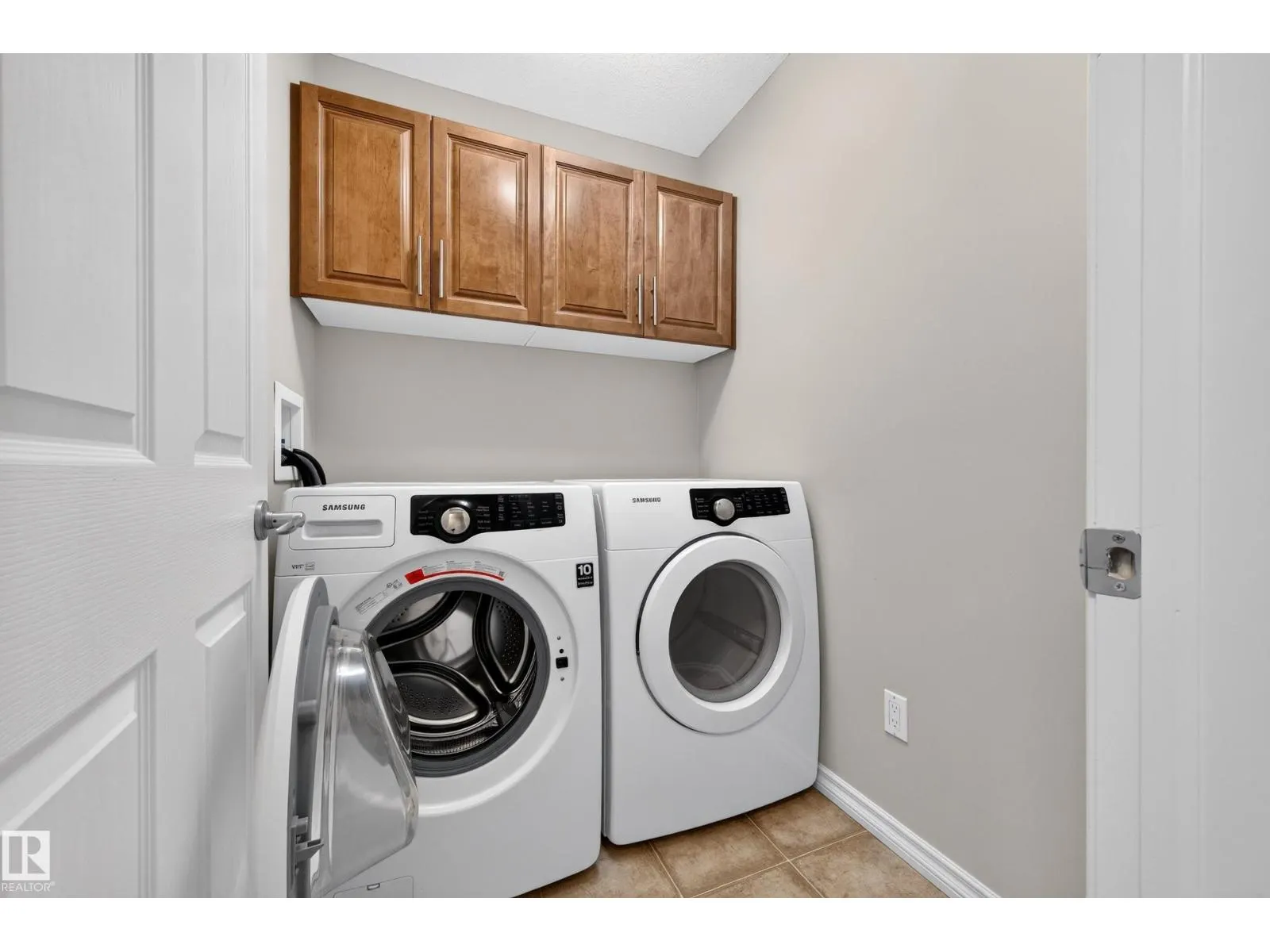 #404 41 SUMMERWOOD BV