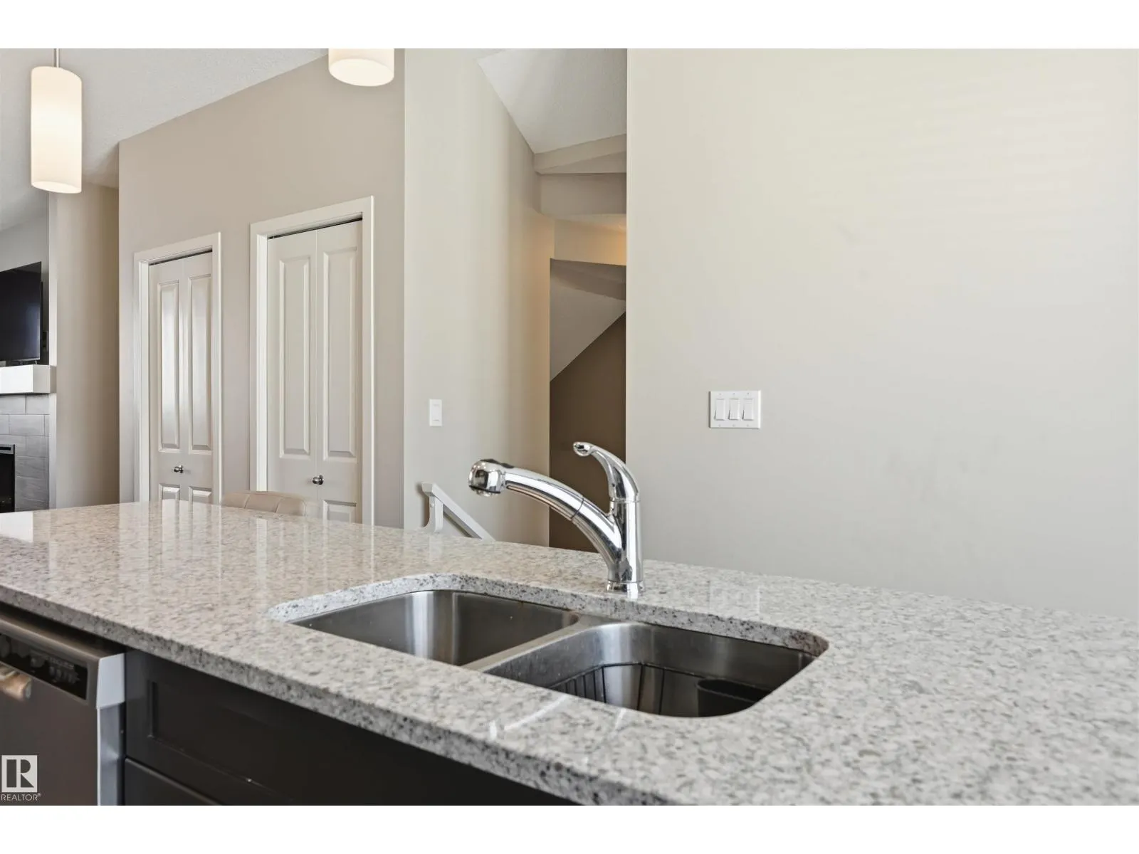 #4 320 SECORD BV NW
