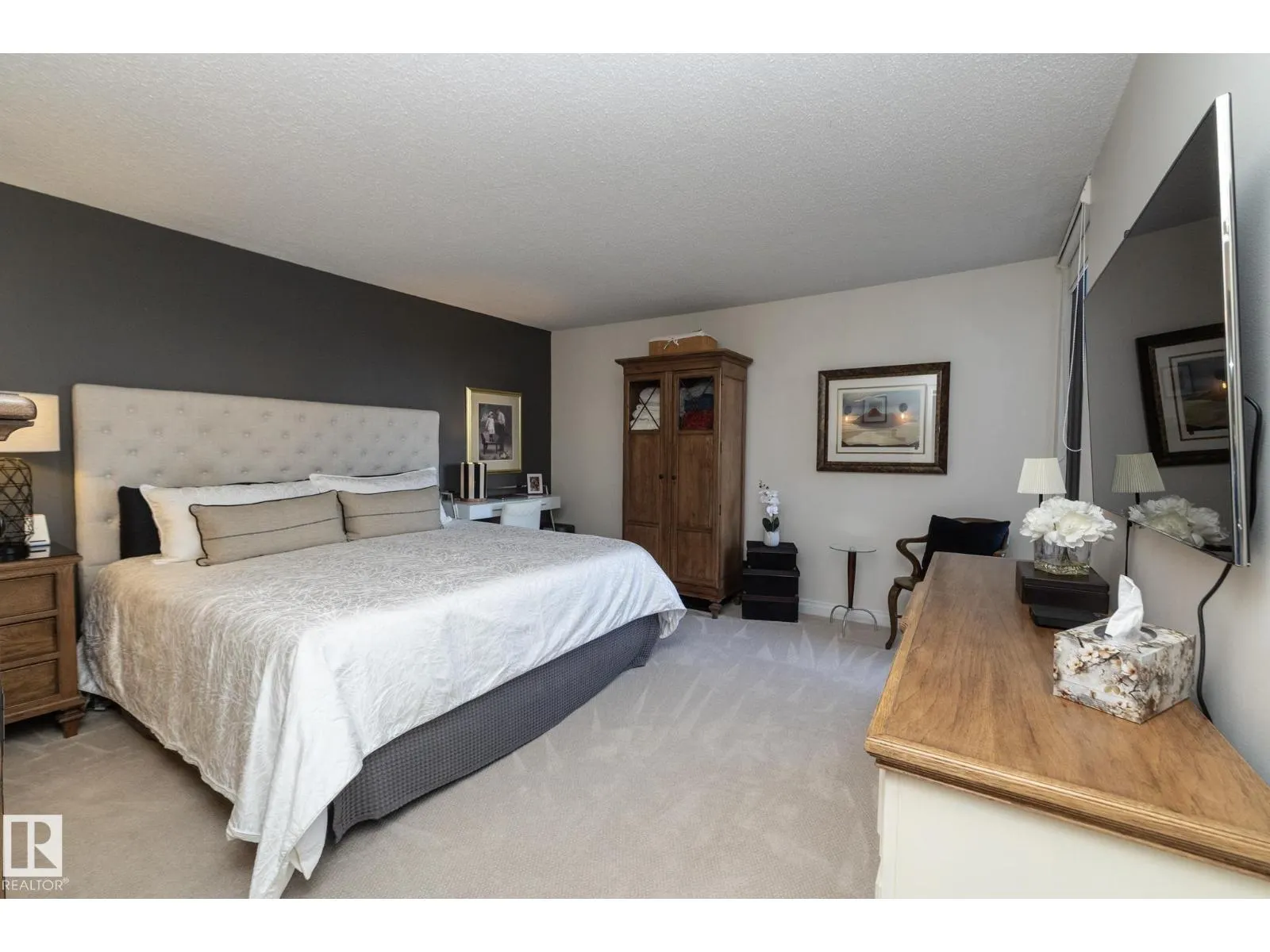 #503 10025 113 ST NW
