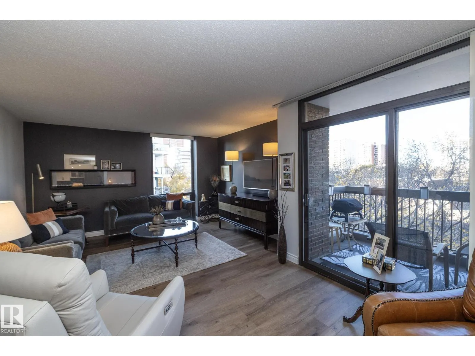 #503 10025 113 ST NW